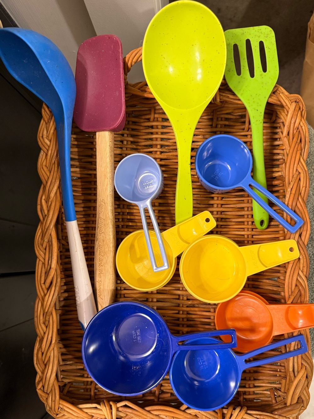 Kitchen Utensil & Measuring Cup Bundle Lot